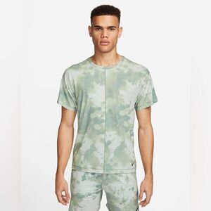 Nike Dri-FIT Men’s All Over Print Short-Sleeve Yoga Shirt